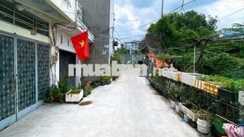 Nhà cũ tại Phạm Hữu Lầu. Shr, hỗ trợ vay bank. Công chứng ngay