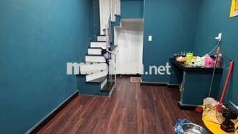 Cho thuê NNC 245/Đề Thám,Q1, dtsd 30m2, 1trệt 1lầu,2wc, giá 8tr/tháng.