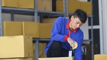 Cần tuyển nhân viên đống gói dán tem