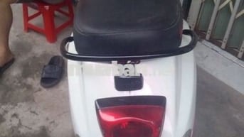 Xe máy Piaggio Vespa màu trắng hồng số tự động