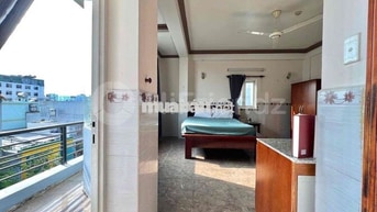 Căn hộ dịch vụ cao cấp giá rẻ có ban công gần cầu Tân Thuận