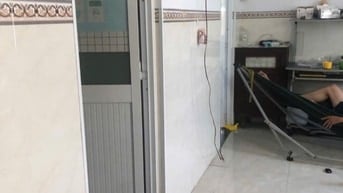 Cần bán căn nhà mặt tiền đương Ông Ích Khiêm, cách Thủ Khoa Huân 400m.