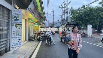 XUÂN BÁCH- 58M- SẴN NHÀ-GIÁ 2,79 Tỷ- 50m RA CHỢ - DƯỜNG THÔNG Ô TÔ