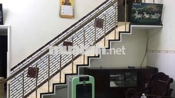 Nhà hẻm xe tải phù hợp gia đình đông người, cách Vincom Dĩ An 1km.