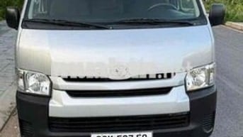 toyota hiace 2017 xe nét nội thất và điện vẫn đẹp