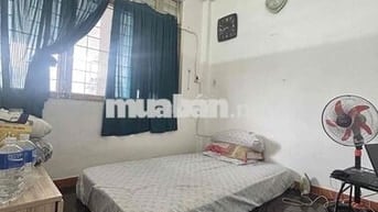 phòng 45m2- đẹp- ban công rộng thoáng có nội thất-máy lạnh