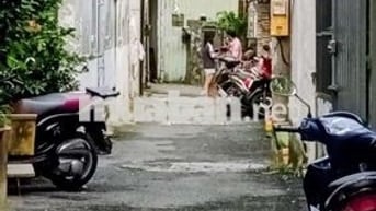 Nhà Vuông, Nở Hậu, 2 Tầng 2 PN, Gần ngã 5