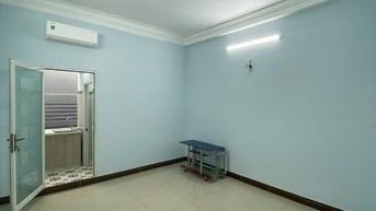 Cho thuê căn hộ dịch vụ nội thất cơ bản, giờ giấc thoải mái