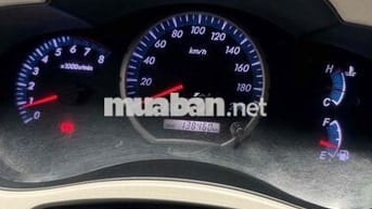 xe nhà toyota innova 2.0E màu bạc zin còn rất đẹp