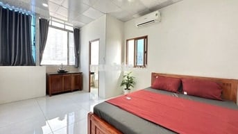 Ở NGAY! PHÒNG BAN CÔNG SIÊU THOÁNG NGAY NGÃ TƯ HÀNG XANH CÓ THANG MÁY