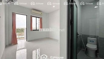 Ngay đường Dương quảng Hàm phòng mới xây có thang máy + máy lạnh mới