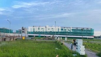 Ra gấp lô đất nền đối diện công viên Nam Long