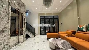 Bán nhà 6 tầng thang máy , 33,7m2 , Mt 6m - phố Khâm Thiên - Đống Đa