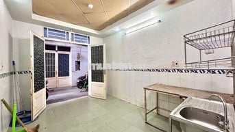 NHÀ NGUYÊN CĂN 1 TRỆT 2 LẦU NGAY CẦU NGUYÊN VĂN CỪ