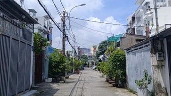 BAN NHA GAN HANG XANH, HEM XE HOI, KHU AN NINH , YEN TINH