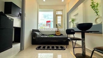 CHO THUÊ PHÒNG TRỌ GIÁP QUẬN 10 – GẦN CMT8, ĐH KINH TẾ 1PN BAN CÔNG