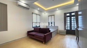 Cho Thuê Căn 1PN LỚN Ban Công Đón Gió Full Nội Thất_Thang Máy Ở Ngay
