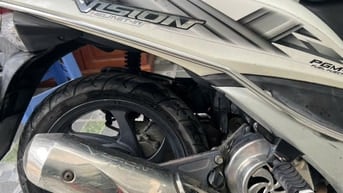 Chính chủ cần bán xe Vision - Honda màu trắng