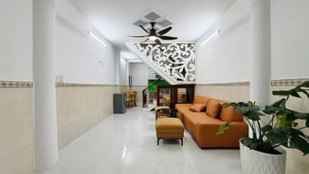 NGỘP VỐN BÁN LỖ NHÀ Đ VĂN CHUNG, TÂN BÌNH. GẦN CHỢ HOÀNG HOA THÁM