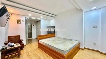 CHO THUÊ 1 PHÒNG NGỦ TÁCH BẾP 35M2 4 NGƯỜI 4 XE, HẦM XE THANG MÁY