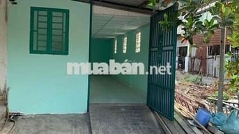 nhà gần bệnh viện Hóc Môn, nhà thoáng mát có cửa trước sau