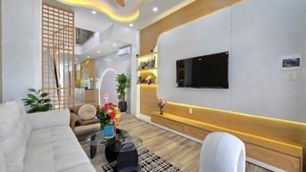 Nhà ngộp ngay Nguyễn Xí BT,giá 4tỷ580 60m2 SHR kv buôn bán sầm uất