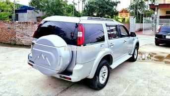 Everest chở tiền cho ngân hàng thanh lý tốt mà rẻ