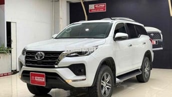 Toyota Fortuner dầu tự động màu trắng xe đi 41.000