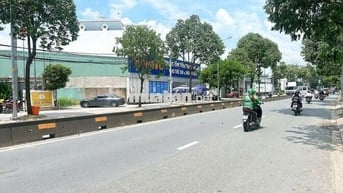 Nhà SHR 13,8m x 25m. Xây 1 Lầu Mặt tiền Lê Thi Riêng. Ngay UBND Q12