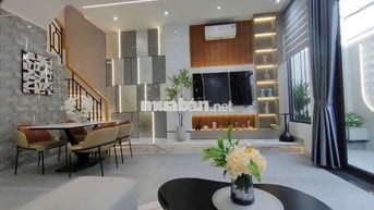 HOT. Nhỉnh 6 Tỷ, gần 50m2, ngang 5.2m, 4 Tầng ngay CV Làng Hoa,Full NT