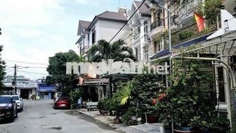 Nhà phố 3 tầng 270m sàn xd, full nội thất trong kdc cao cấp Dĩ An