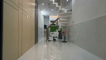 Nhà dt20m2 đúc 1 lầu 2pn 2wc hẻm đường Hoà Bình, Q.Tân Phú