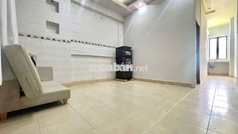 CHO THUÊ CHDV CÓ 2PN BÊ TRONG NHÀ MẶT TIỀN NGUYỄN THỊ THẬP GẦN CHỢ