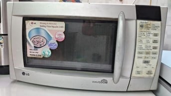 Lò vi sóng hiệu LG 25 lít, nấu và nướng 20 món ăn.