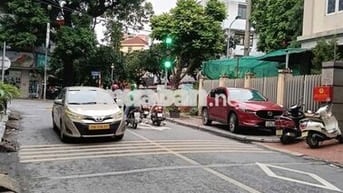 BÁN NHÀ PHỐ LÊ LỢI HÀ ĐÔNG - ÔTÔ QUA NHÀ - NGÕ THÔNG - 45M NHỈNH 9 TỶ