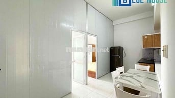 Cho Thuê 2PN 50m2 5ng5xe Balcon Cửa Sổ Full Nội Thất Ngay Âu Cơ LLQ