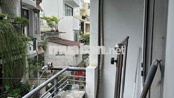 chính chủ cho thuê phòng có bancol riêng đầy đủ nội thất gần mặt tiền