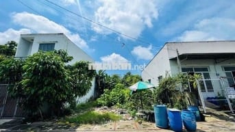 Chủ cần bán lô đất Đ.Tỉnh Lộ 7 DT107m2 giá 800 triệu, sổ hồng riêng