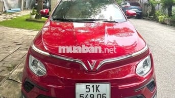 Ô tô điện VinFast VF e34 màu đỏ 5 chỗ