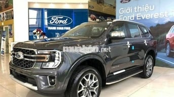 Ford Everest Titanium Đen 7 chỗ máy dầu