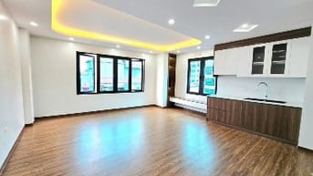 HIẾM - NGUYỄN VĂN HUYÊN - CẦU GIẤY - 40M - 6 TẦNG - THANG MÁY - Ô TÔ 