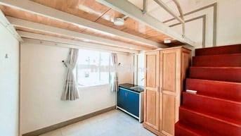 GÁC LỬNG TIỆN LỢI, CỬA SỔ AN NINH KHUÔNG VIỆT CẠNH ĐH VĂN HIẾN