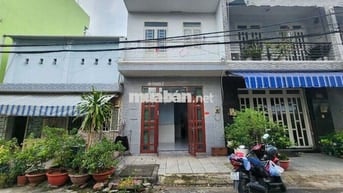 Cho thuê nhà nguyên căn dt 4❌10+1 lầu đúc 1pn 1wc có ban công