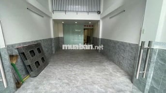 NHÀ MT HẺM XE TẢI D5 4X18M CÓ THANG MÁY, NHIỀU PHÒNG VÀ WC