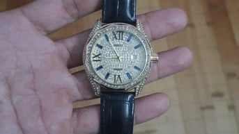 đồng hồ kim cương sáng chói siêu đẹp 