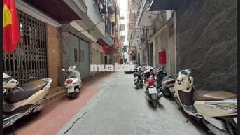 Tôi cần bán nhà 4tầng mặt ngõ Hoàng Quốc Việt ô tô chánh đỗ.