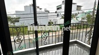 CĂN HỘ 1 PHÒNG NGỦ CÓ BAN CÔNG FULL NỘI THẤT NGAY CẦU TRUNG LƯƠNG