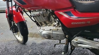 Suzuki en 125cc giá  sạc 5t