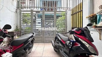 BÁN GẤP NHÀ ĐẸP ÔTÔ ĐỖ CỬA N 4 x DÀI 18 (79 M2) TÂN THỚI HIỆP  QUẬN 12