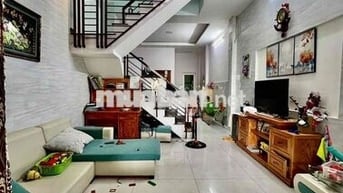 Nhà Có Sân Trồng Cây DT 8x10 1Trệt 1Lầu 2Pn 2Wc Hẻm Ôtô Ngay Chung Cư